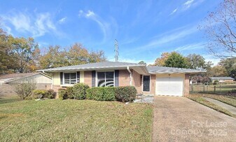 910 Holly Dr in Gastonia, NC - Building Photo