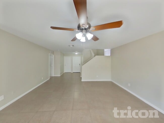 11229 W Devonshire Ave in Phoenix, AZ - Foto de edificio - Building Photo