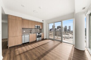 88 Bathurst St in Toronto, ON - Building Photo