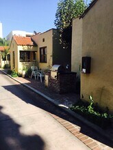 5031 Bakman Ave in North Hollywood, CA - Building Photo - Building Photo