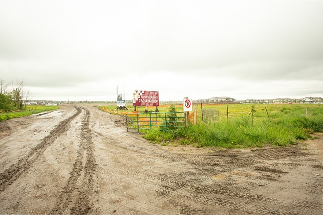 The View at Charlesworth in Edmonton, AB - Building Photo - Building Photo