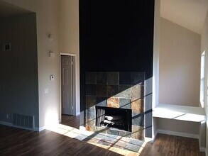 3740 S Bear St in Santa Ana, CA - Foto de edificio - Building Photo