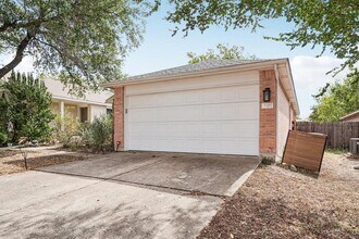 15307 Sweet Caddie's Dr in Pflugerville, TX - Foto de edificio - Building Photo
