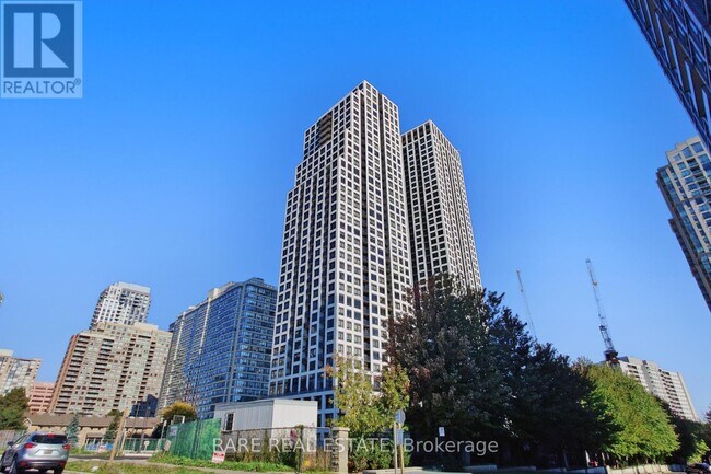 36 Elm Dr W in Mississauga, ON - Building Photo - Building Photo