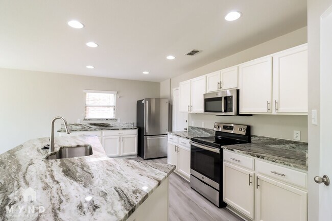 6928 Glade Oaks Dr in Fort Worth, TX - Foto de edificio - Building Photo