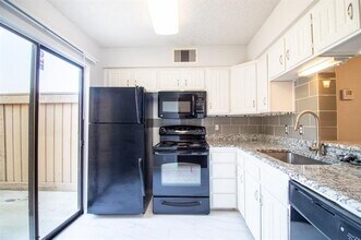 4777 Cedar Springs Rd in Dallas, TX - Foto de edificio - Building Photo