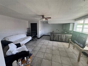 2435 N Dixie Hwy in Wilton Manors, FL - Building Photo - Building Photo