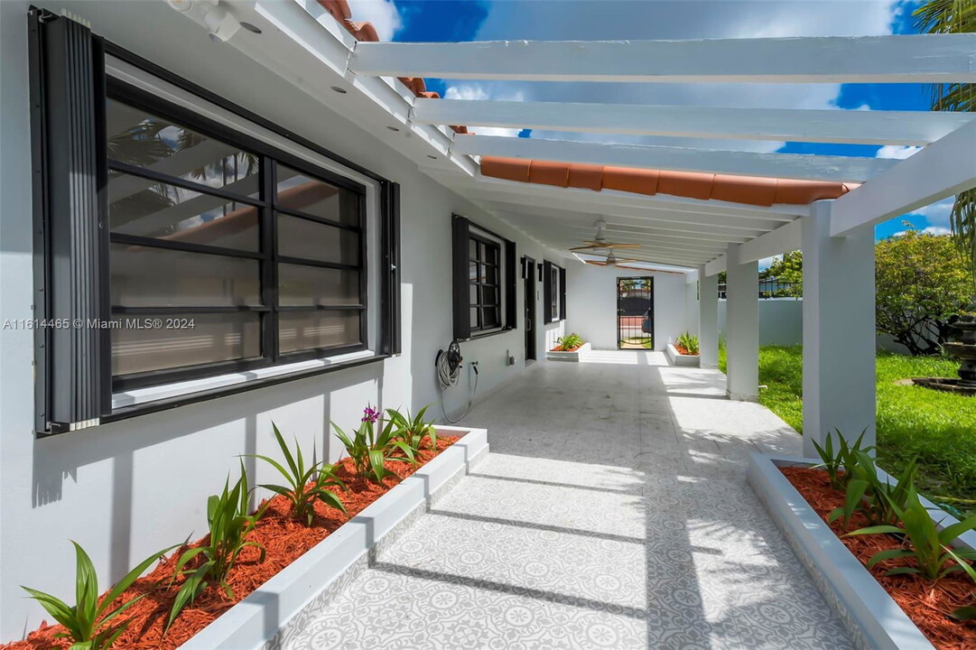 7150 SW 17th Terrace in Miami, FL - Building Photo