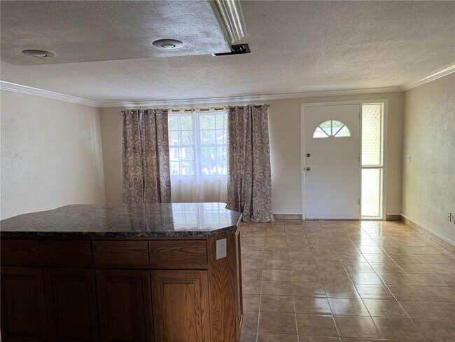 10836 Leeds Rd in Port Richey, FL - Foto de edificio - Building Photo