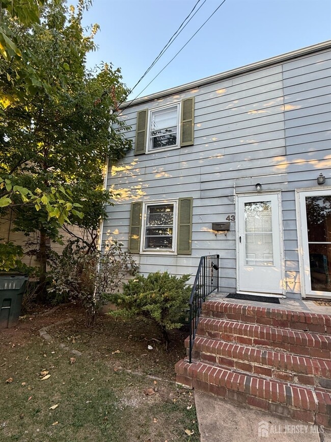 43 Crampton Ave