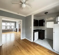 1321 W Estes Ave, Unit ONE BEDROOM in Chicago, IL - Foto de edificio - Building Photo