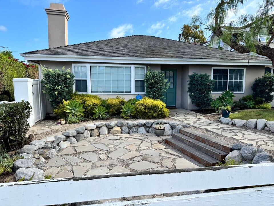 174 Flower St in Costa Mesa, CA - Building Photo