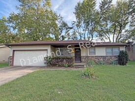 1120 W Morningside St in Springfield, MO - Building Photo