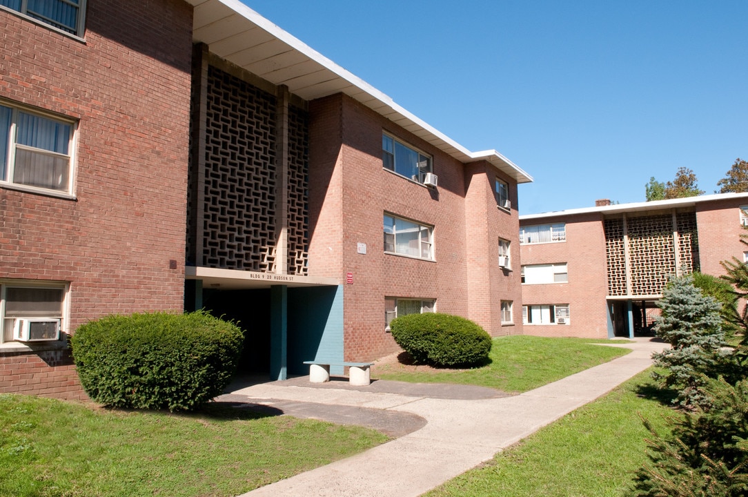 Riverview Gardens in Passaic, NJ - Building Photo