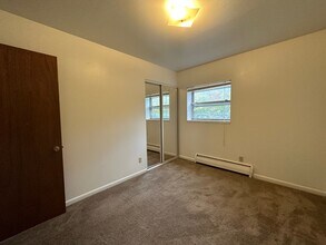 2869 S 6th St-Unit -Unit 4 in Milwaukee, WI - Foto de edificio - Building Photo