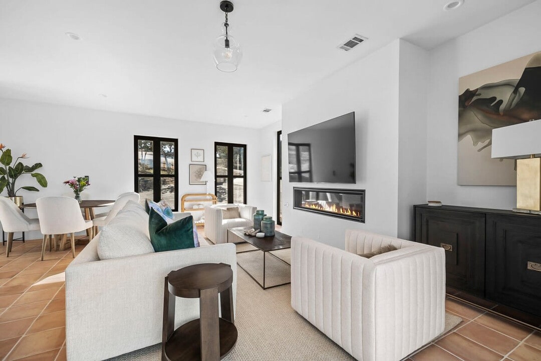 2701 Bumble Bee Dr in Spicewood, TX - Building Photo