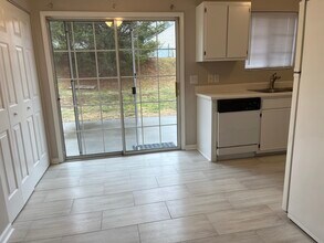 2464 Stratford Crossing Dr in Winston-Salem, NC - Foto de edificio - Building Photo