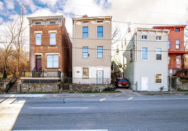 property at 1617 Westwood Ave