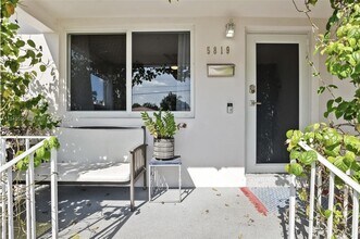5819 SW 4th St in Miami, FL - Foto de edificio - Building Photo