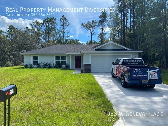 property at 958 W Geneva Pl