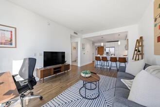 399 Fremont St in San Francisco, CA - Foto de edificio - Building Photo