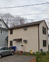 28 Willow Plz, Unit 28 Willow Street - 2nd Fl in Torrington, CT - Building Photo