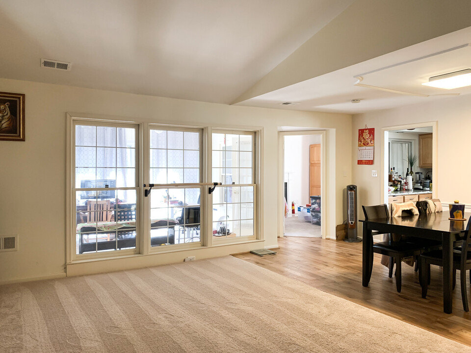 5713 Brewer House Cir, Unit 301 in North Bethesda, MD - Building Photo
