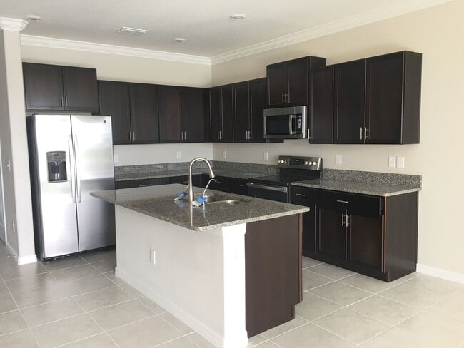8069 Rolling Shell Trl in Wesley Chapel, FL - Building Photo - Building Photo