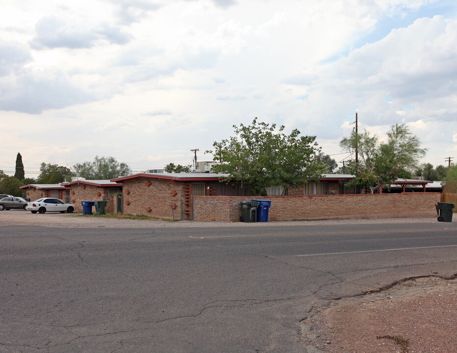 925-943 E Adelaide Dr in Tucson, AZ - Building Photo