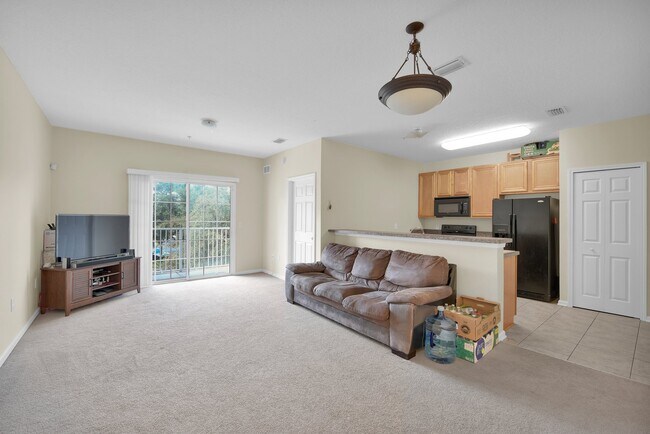 8241 Pelican Landing Rd in Jacksonville, FL - Building Photo - Building Photo