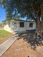457 NE 140th St in North Miami, FL - Building Photo - Building Photo