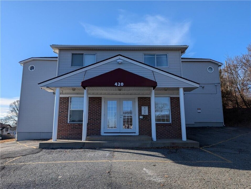 420 Woodward Rd in North Providence, RI - Building Photo