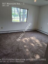 907 Madison Ave in Marinette, WI - Building Photo - Building Photo