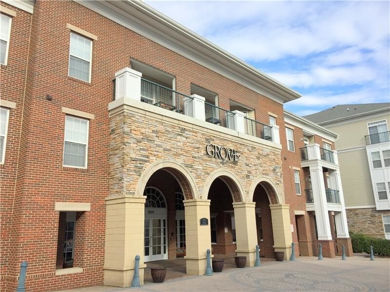 2321 25th St S-Unit -208 in Arlington, VA - Building Photo