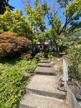 2450 Charnelton St in Eugene, OR - Building Photo - Building Photo