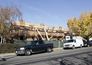 904 Bayswater Ave in Burlingame, CA - Foto de edificio - Building Photo