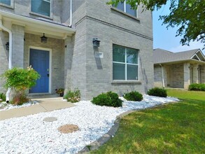 1107 Mockingbird Dr in Aubrey, TX - Building Photo - Building Photo