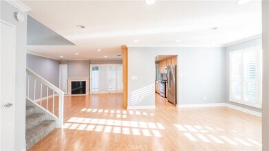 10055 Melinda Way in Los Angeles, CA - Building Photo - Building Photo