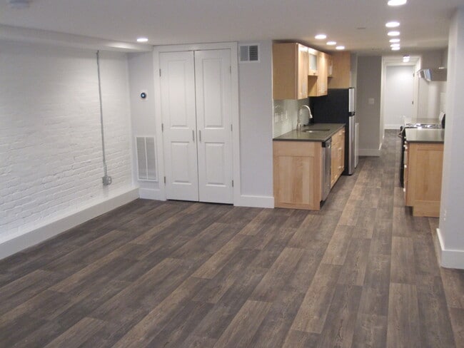 1658 Monroe St NW, Unit 1658 Apt B