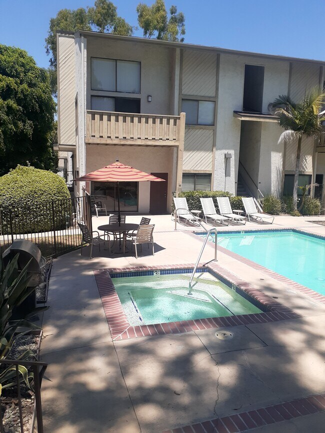 18433 Hatteras St in Los Angeles, CA - Building Photo - Building Photo