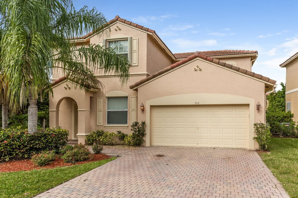 900 NW 126th Ave in Coral Springs, FL - Building Photo