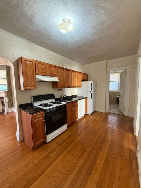 144 Strathmore Rd in Boston, MA - Building Photo