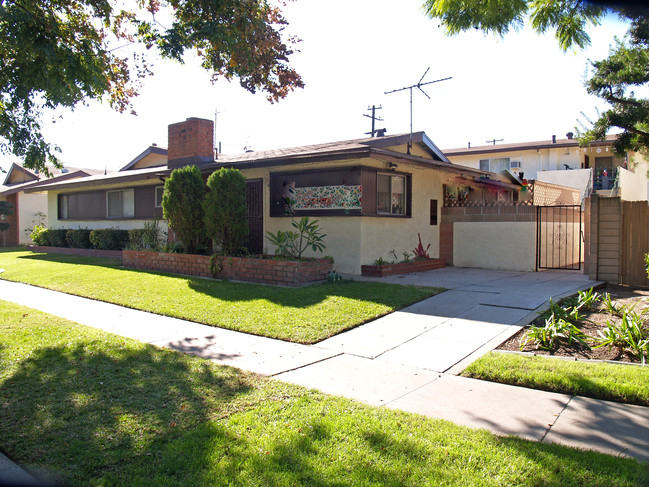 235 S Canoga Pl in Anaheim, CA - Building Photo - Building Photo