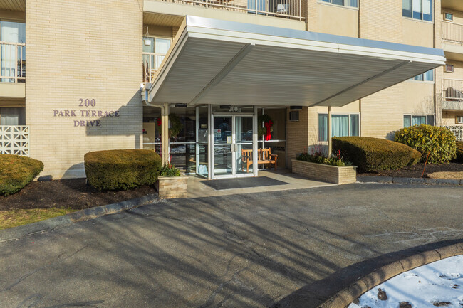 Park Terrace in Stoneham, MA - Foto de edificio - Building Photo