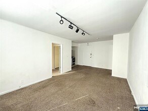 3060 Edwin Ave in Fort Lee, NJ - Building Photo - Building Photo