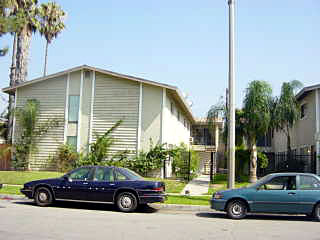 330 W Jackson St in Rialto, CA - Foto de edificio