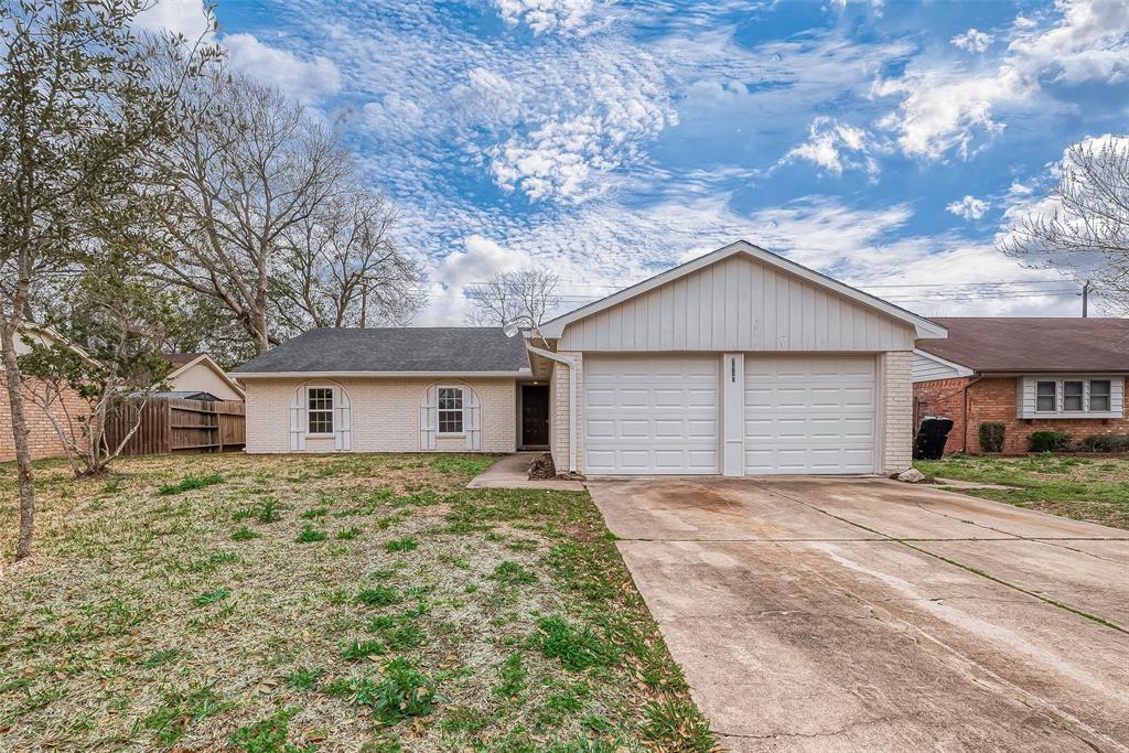 1615 Millbury Dr in Missouri City, TX - Building Photo
