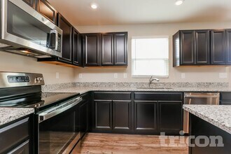 2013 Westchester Dr in Nashville, TN - Foto de edificio - Building Photo