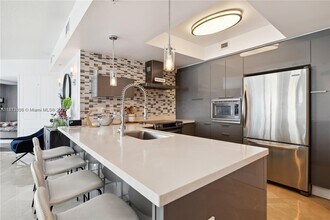 200 Sunny Isles Blvd, Unit 1003 in Sunny Isles Beach, FL - Building Photo - Building Photo