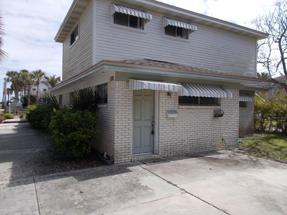 1500 First St in Neptune Beach, FL - Building Photo